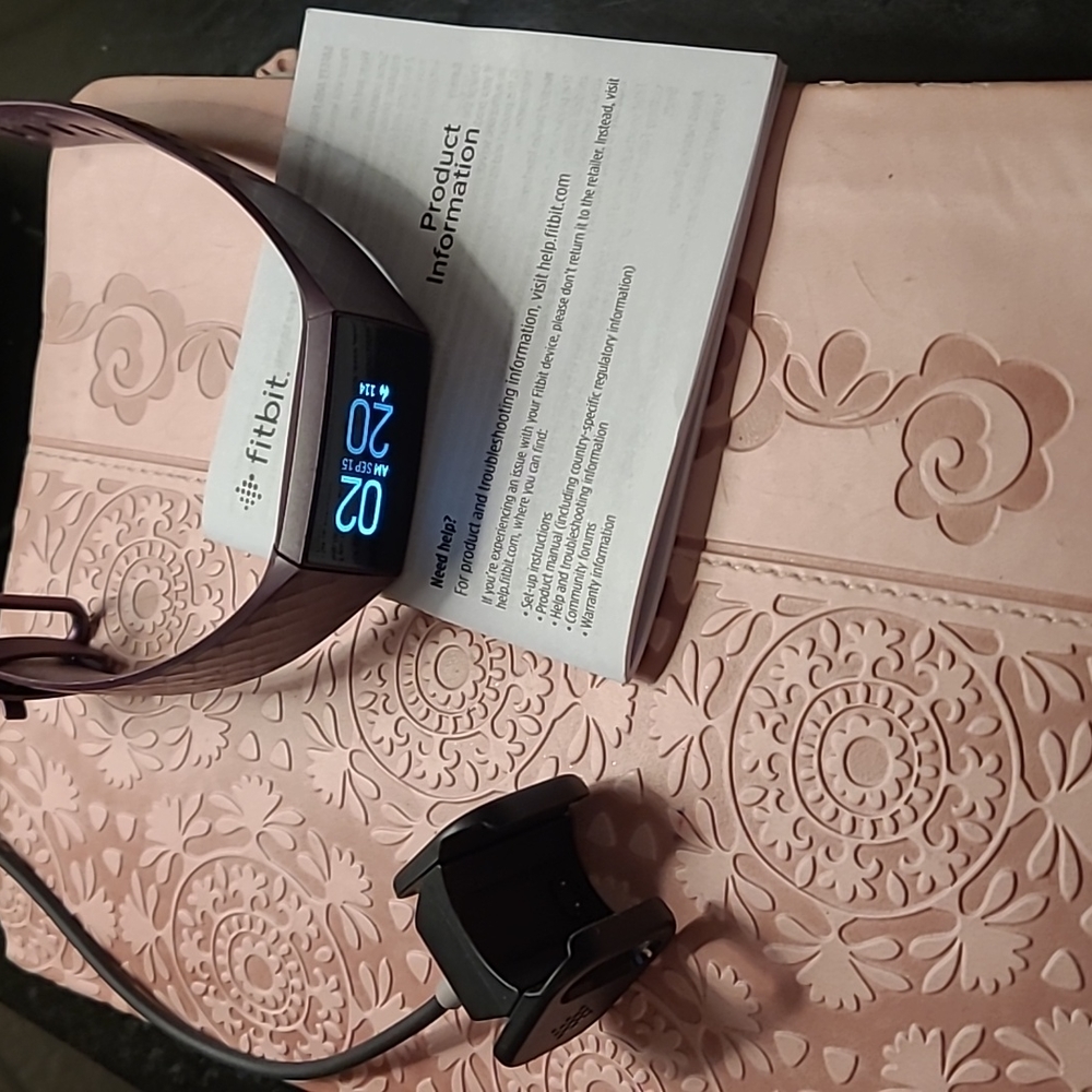 Fitbit Charge 4 purple